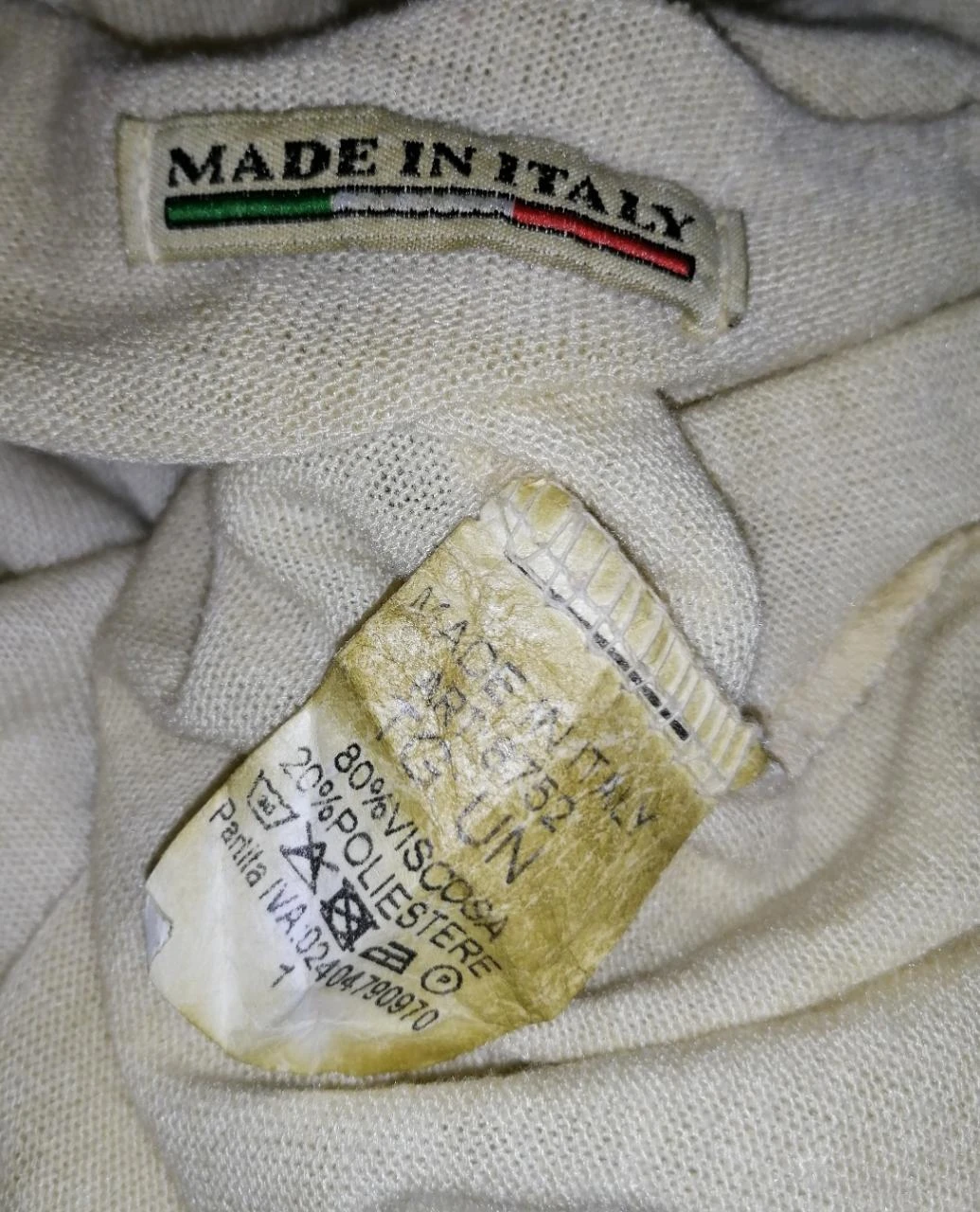 Lightweight asymmetric cut pastel yellow pineapple print sweater "Made in Italy" – photo 3